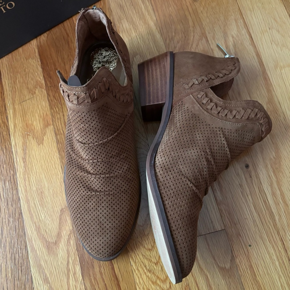 🍁 Vince Camuto Suede Booties - Wide 🍁 - Picture 2 of 14